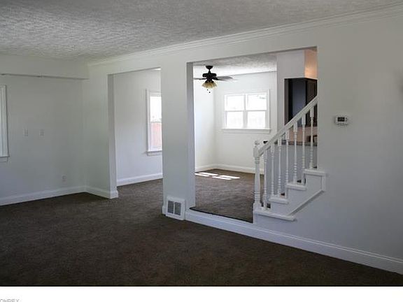 4th image of 27140 Shoreview Ave