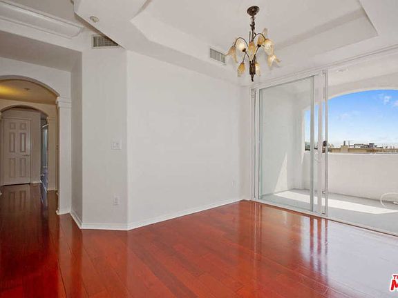 5th image of 11706 Darlington Ave APT 302