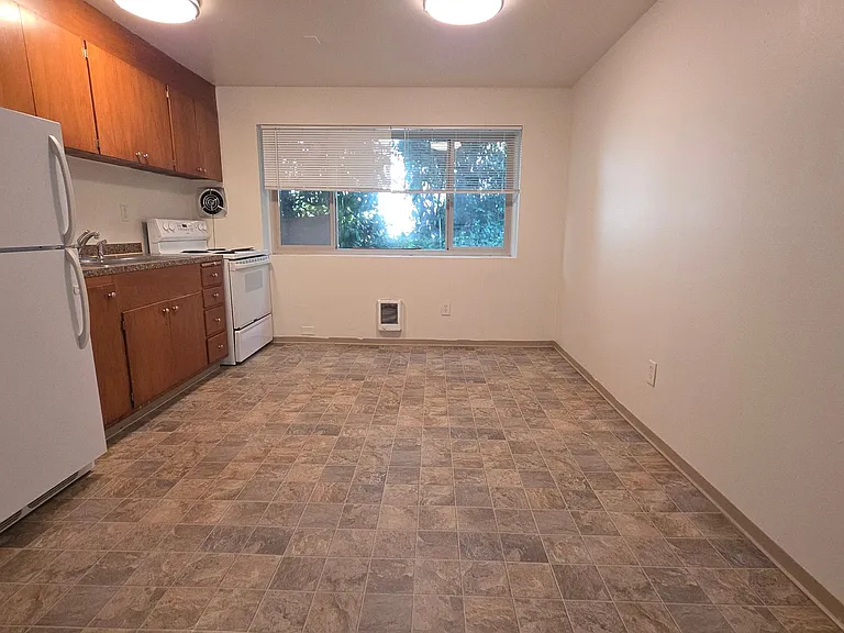 Skyline Units — Photo 9