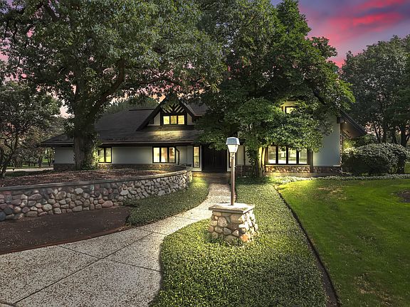 4th image of 722 Midwest Club Pkwy
