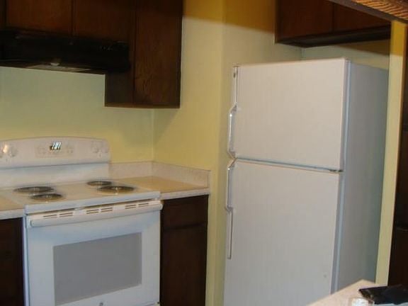 5th image of 401 Barkridge Ct