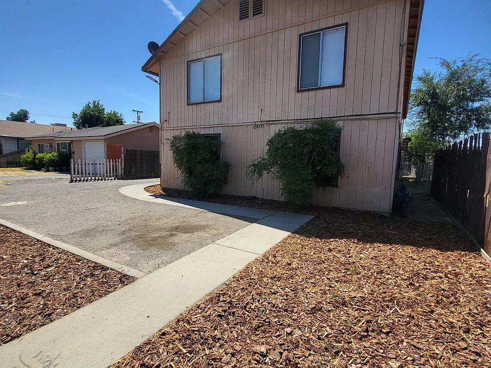 1214 E Clinton Ave #201