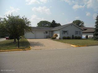 1410 Lancer Blvd, La Crescent, MN 55947