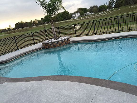 4th image of 23509 Valderama Ln