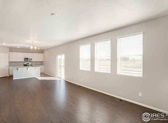 4th image of 160 Hidden Lake Dr