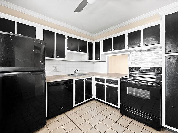 5th image of 2980 Riverside Drive #324