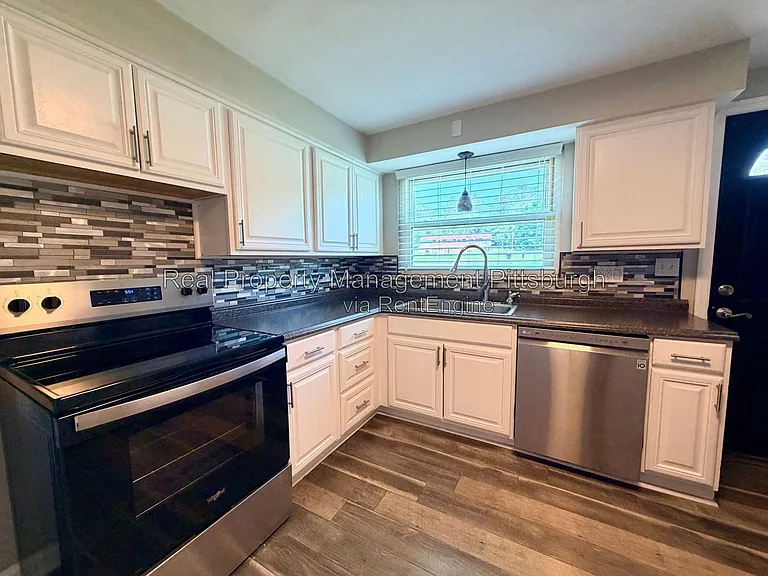 7802 Noblestown Rd — Photo 5