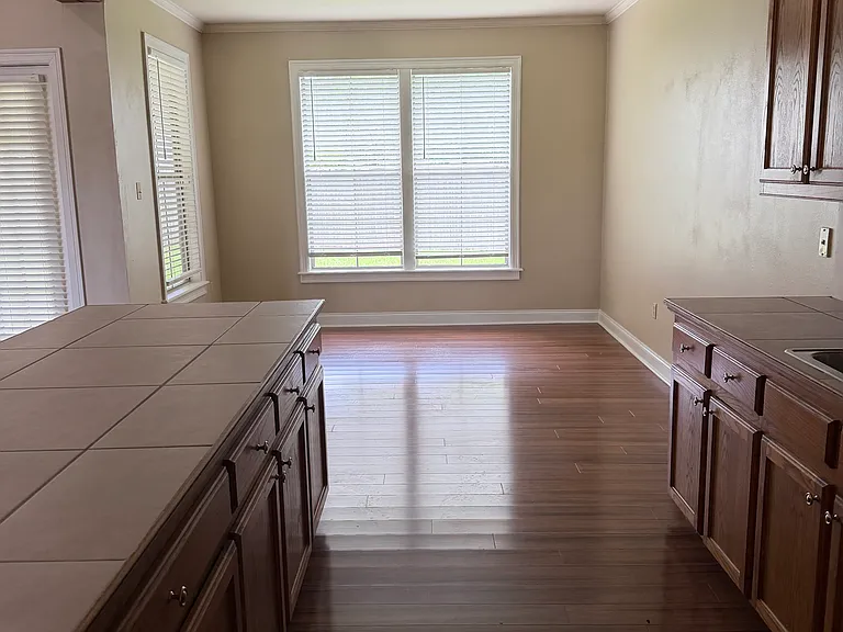 2542 Brentwood Dr — Photo 7