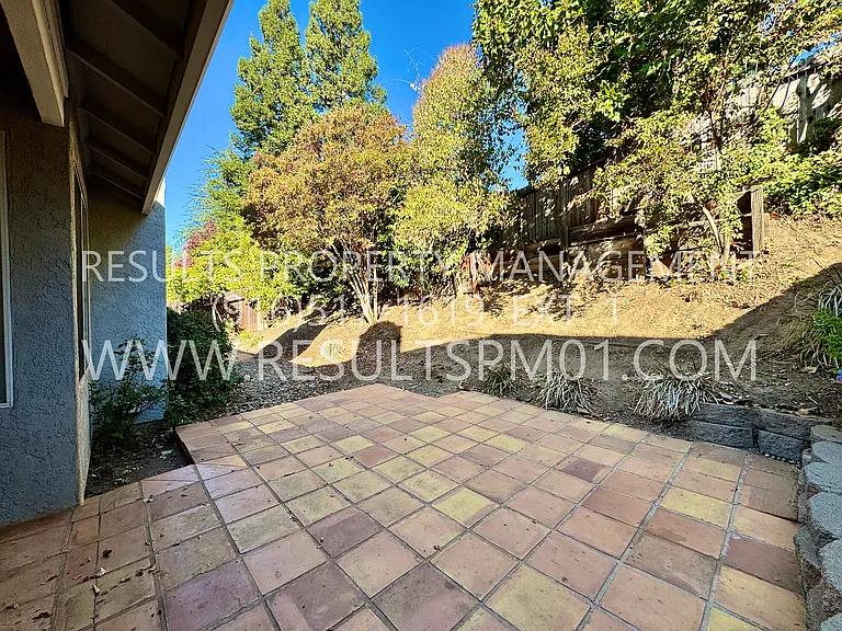 3413 Cobblestone Dr — Photo 27