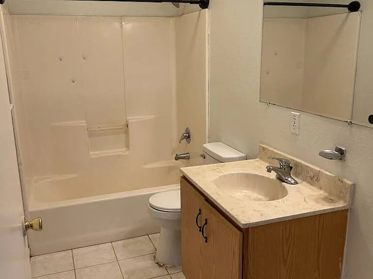 1406 Crossview St — Photo 8