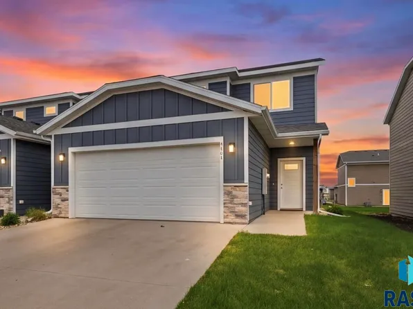 4606 E Whisper Ridge Pl, Sioux Falls, SD 57108