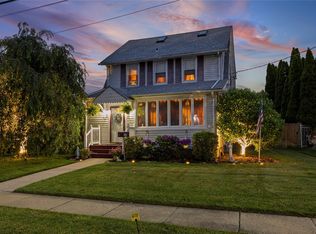 33 Roosevelt Ave, Hicksville, NY 11801