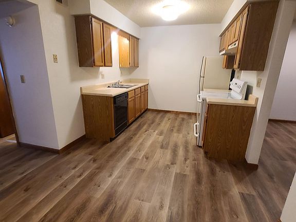 4th image of 130 NW Vesper St APT E