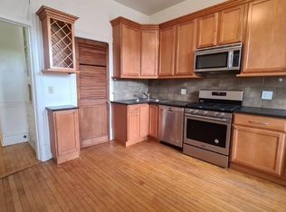 833 W Newport Ave #1, Chicago, IL 60657