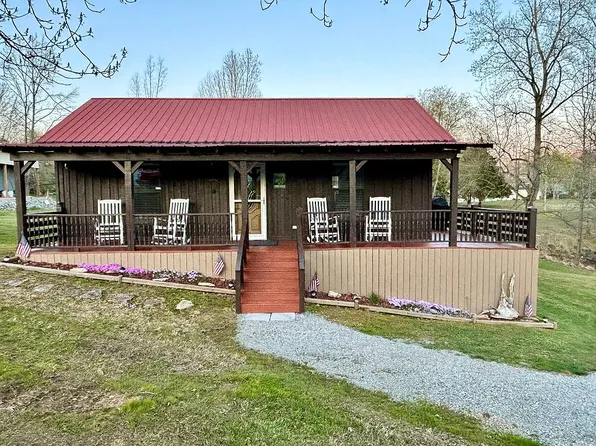 1015 Center Ln, Byrdstown, TN 38549