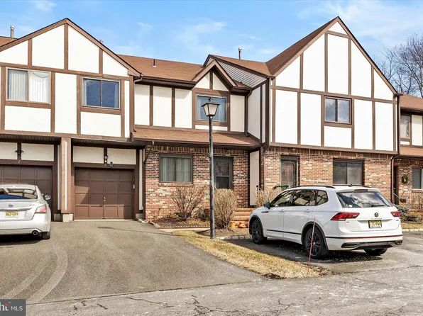 4 Essex Ln, Ewing, NJ 08628