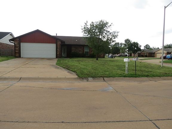 3rd image of 1918 N Briarwood Dr