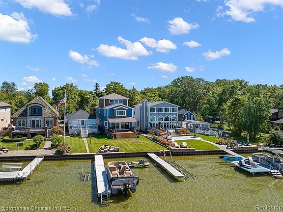 2022 Willow Beach St, Keego Harbor, MI 48320 | Zillow