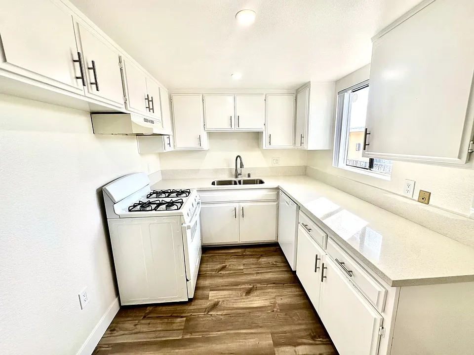 3102 Bagley Ave