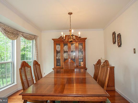 4th image of 6122 Valley View Dr