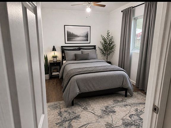 4th image of 607 Fresno St