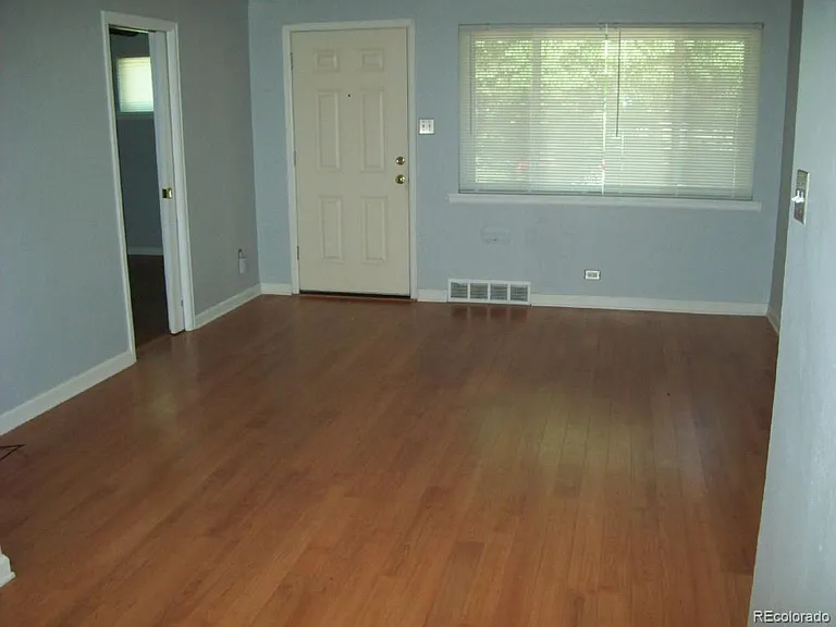 1200 S Harrison St — Photo 2
