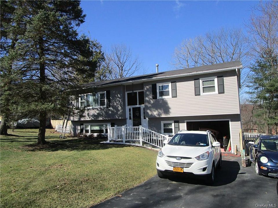 1st image of 12 Canterbury Dr