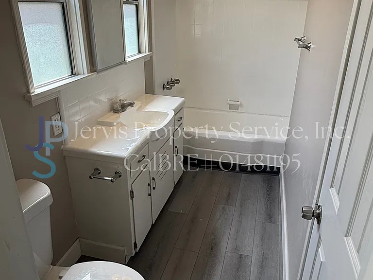 6017 Pine Ave #C — Photo 11