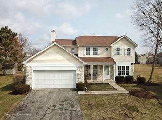 29 Mustang Ct, Streamwood, IL 60107