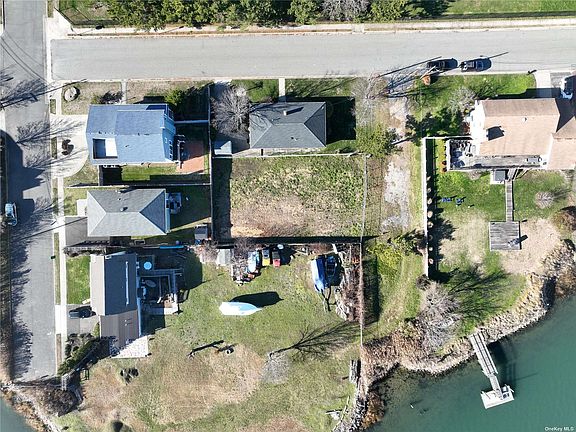 2nd image of 240 Cathedral Ave