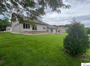 215 Parkway Pl, Mankato, MN 56001