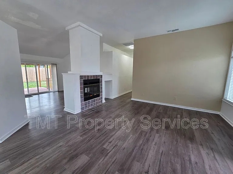 2234 Wall St — Photo 47