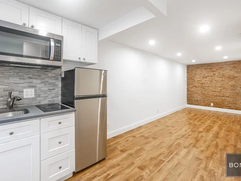 149 1st Ave #3R — Photo 5