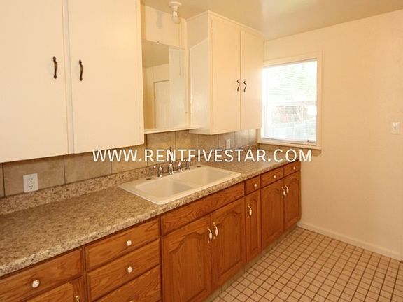 5th image of 1056 S 4th Ave APT 3