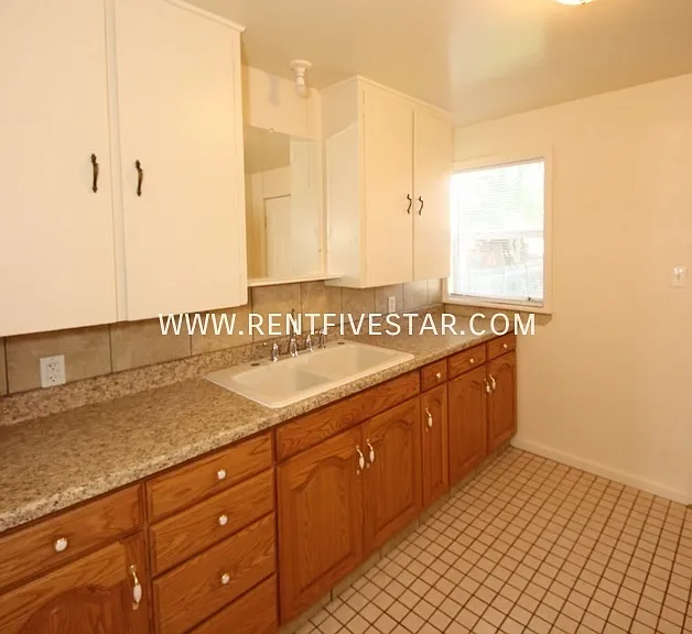 1056 S 4th Ave #3 — Photo 5