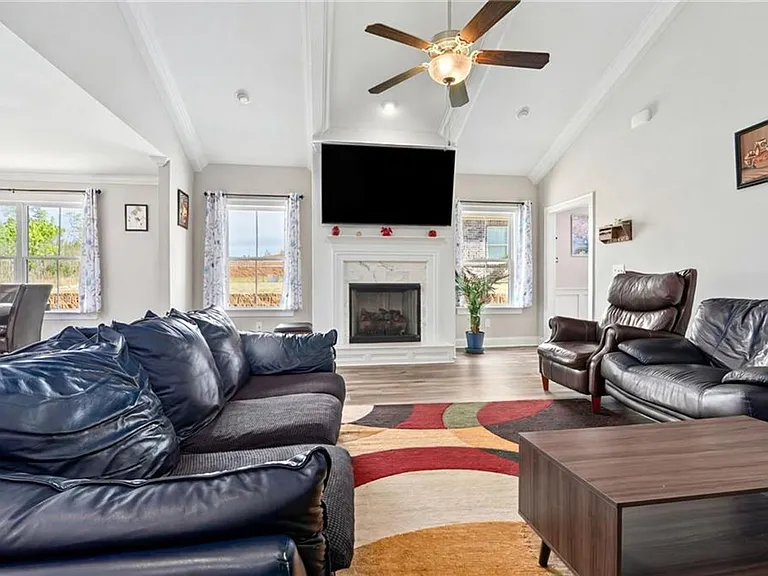 1817 Armistead Ln — Photo 4