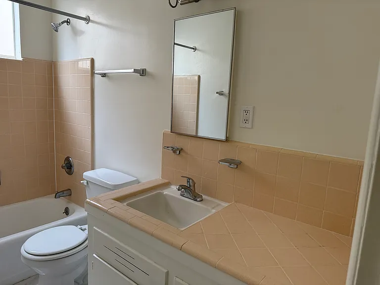 1037 S Holt Ave #3 — Photo 9