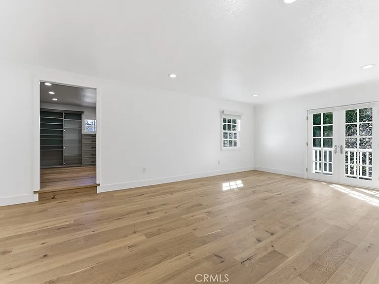515 Kings Pl — Photo 30