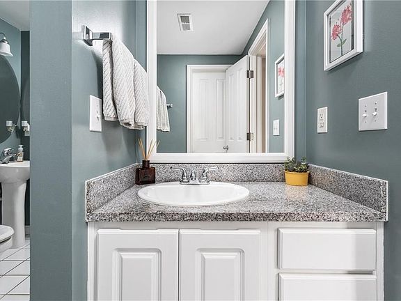 5th image of 211 N New Jersey St APT B
