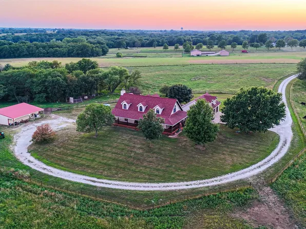 13751 214th Rd, Holton, KS 66436