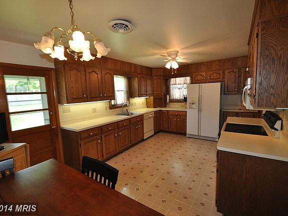 4th image of 104 Anchor St