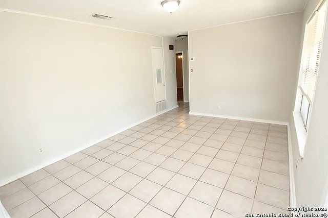 310 Threadneedle Ln — Photo 12