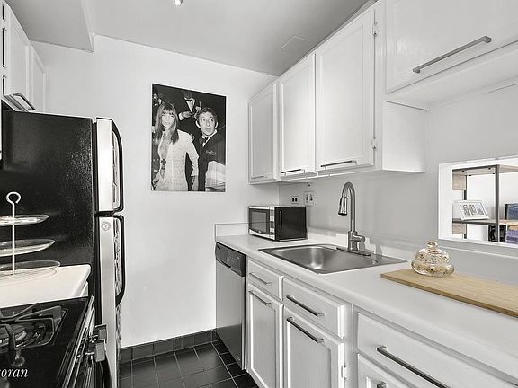 3rd image of 77 Bleecker St APT 1011