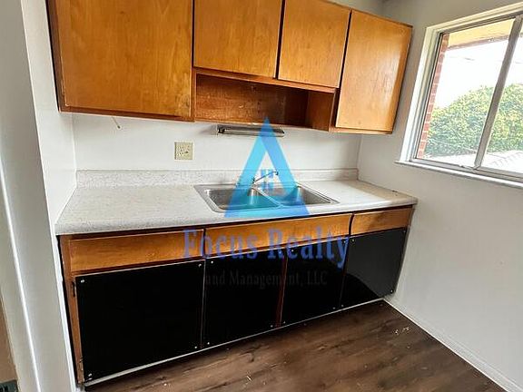 4th image of 154 E Walnut St APT 4