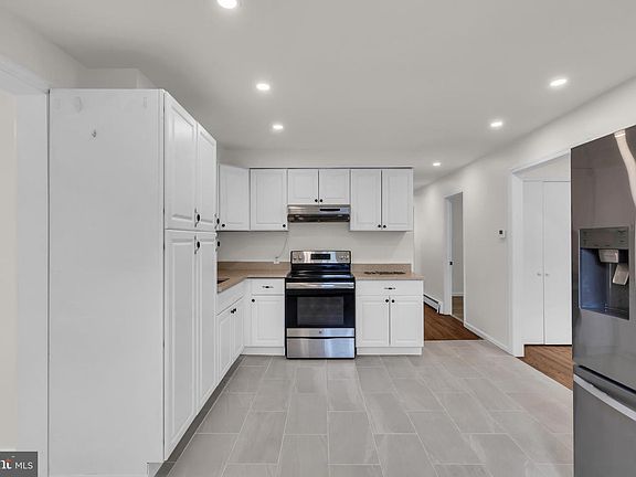 4th image of 520 W Virginia Rd