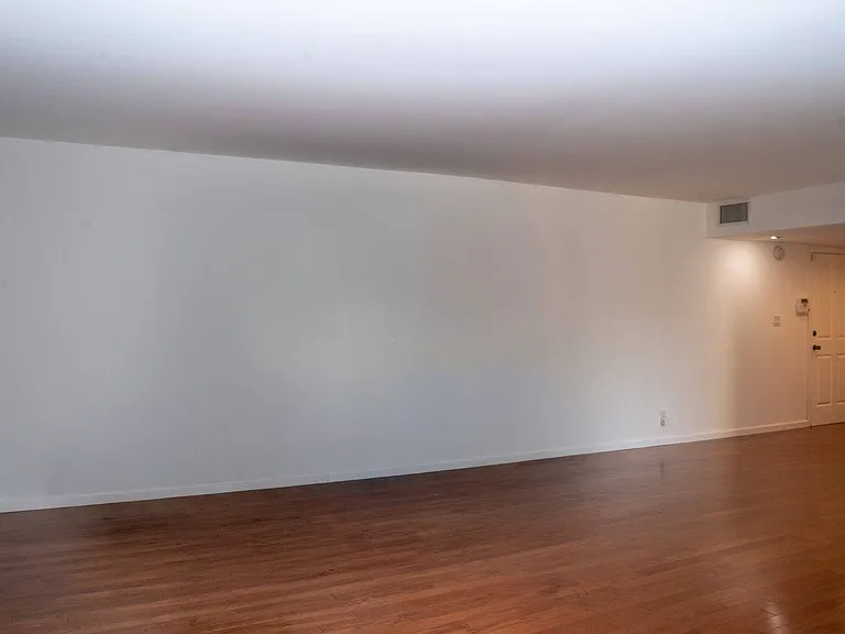 4521 Colbath Ave #103 — Photo 2
