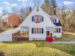 1036 Woodlawn Dr, Coraopolis, PA