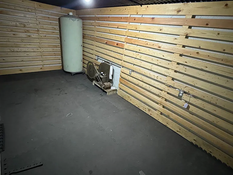 3939 D St — Photo 11
