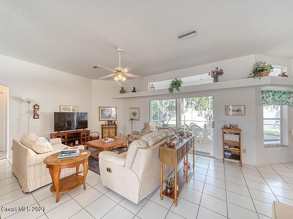 3rd image of 162 Sanibel Way