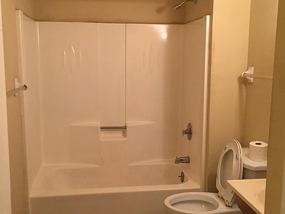 3rd image of 723 Belleview Ct